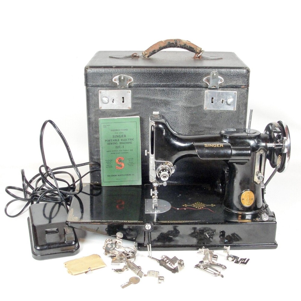 1940 Singer FEATHERWEIGHT 221-1 Sewing Machine Case Accessories AF480432  WORKS